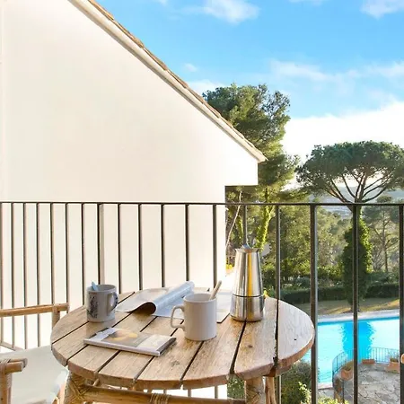 Sleeps 4 With Pool And Wifi *