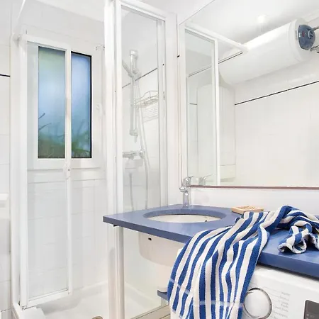 Apartment Sleeps 4 With Pool And Wifi *