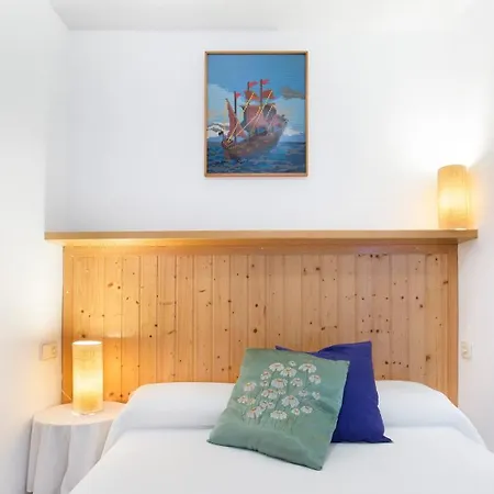 Sleeps 4 With Pool And Wifi Apartment