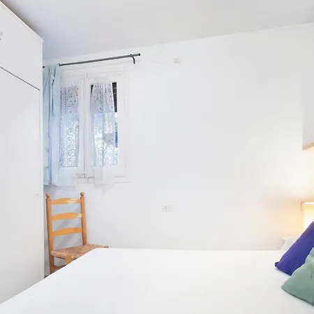 Apartment Sleeps 4 With Pool And Wifi *